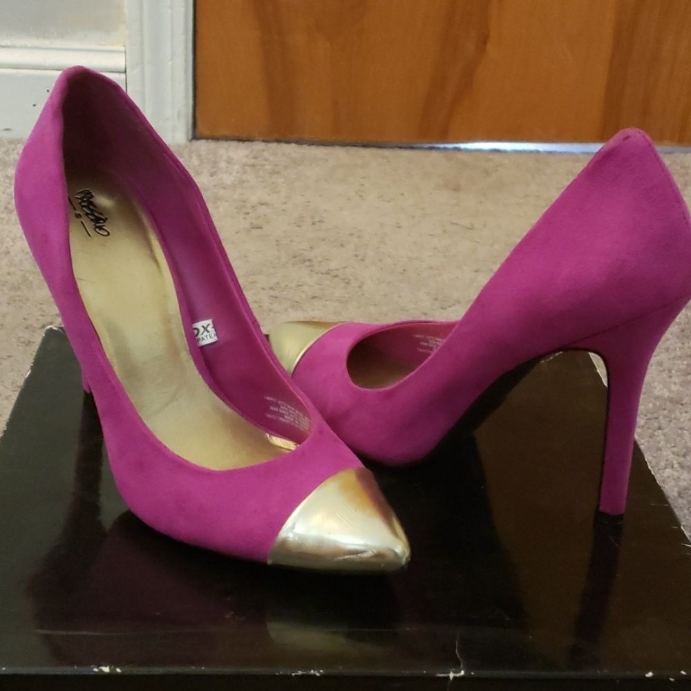Heels - Picture 2 of 2